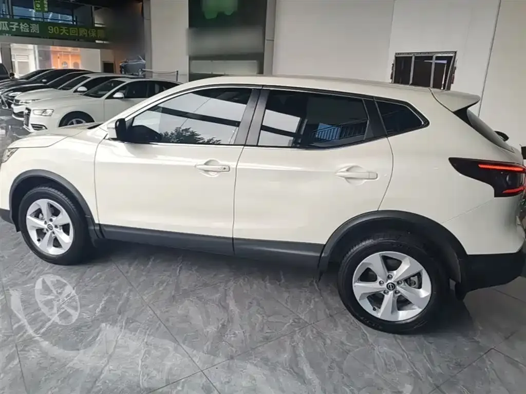 Nissan Qashqai — фото 7