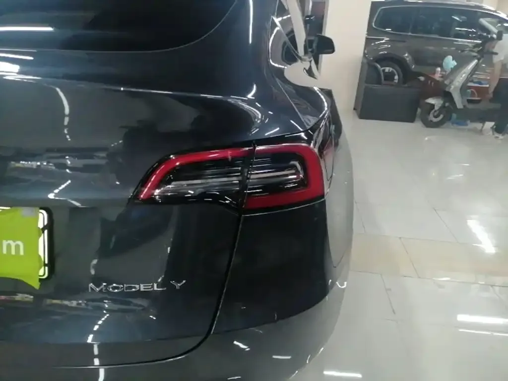 Tesla Model Y — фото 2