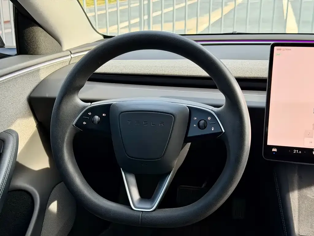 Tesla Model 3 — фото 8