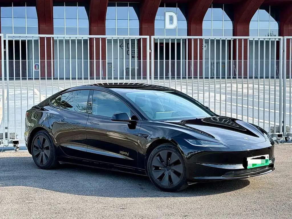 Tesla Model 3 — фото 9