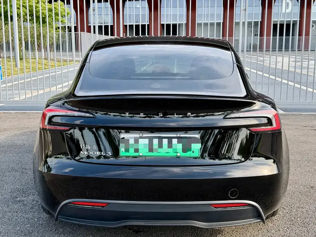 Tesla Model 3 — фото 4