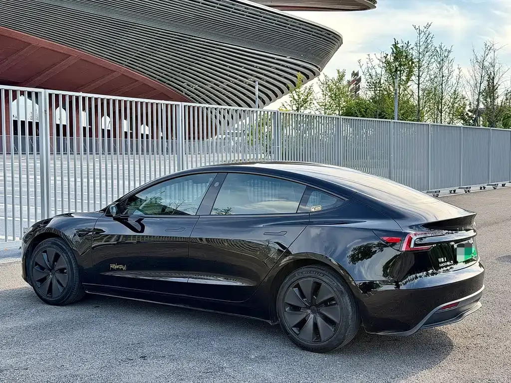 Tesla Model 3 — фото 5