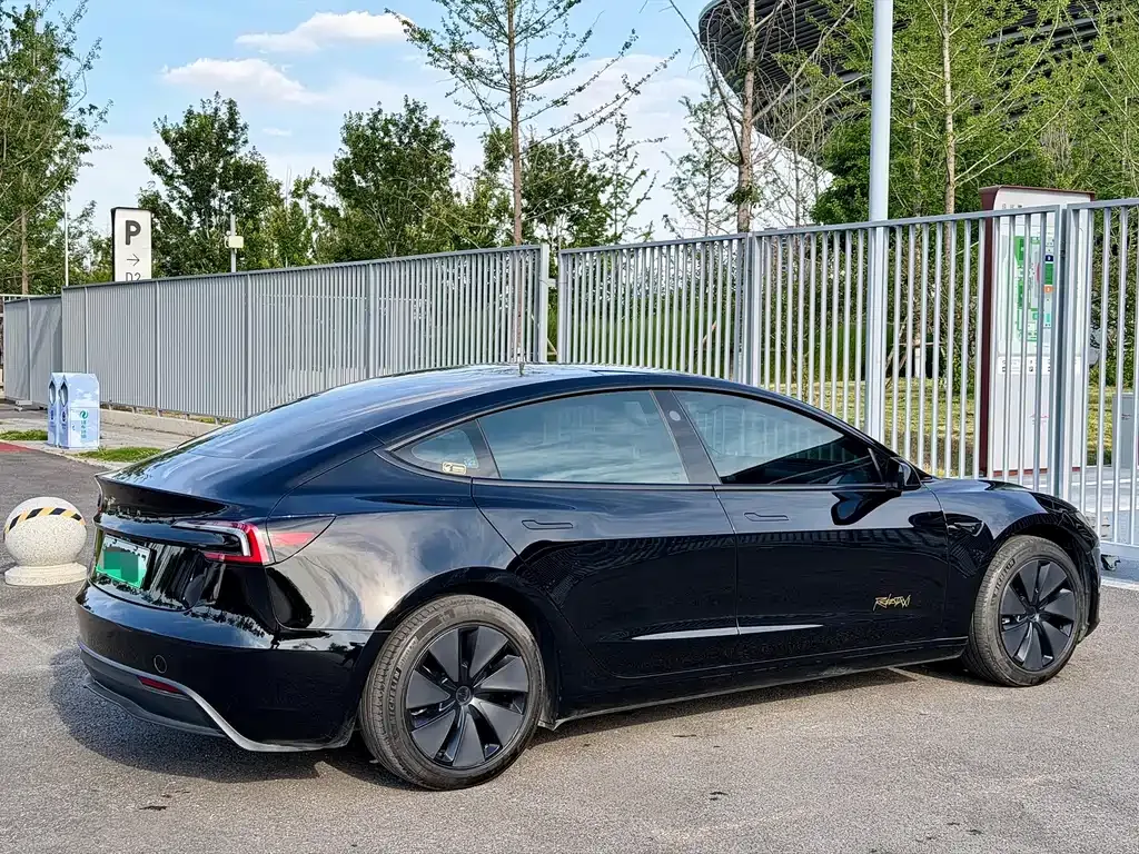 Tesla Model 3 — фото 6