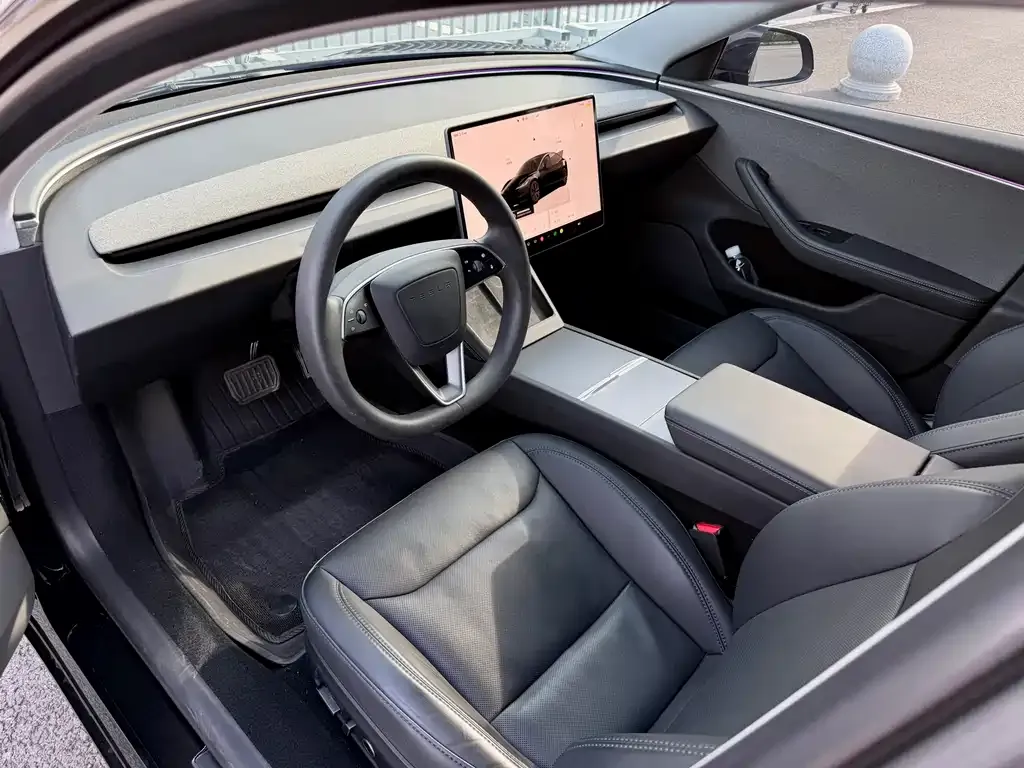 Tesla Model 3 — фото 7