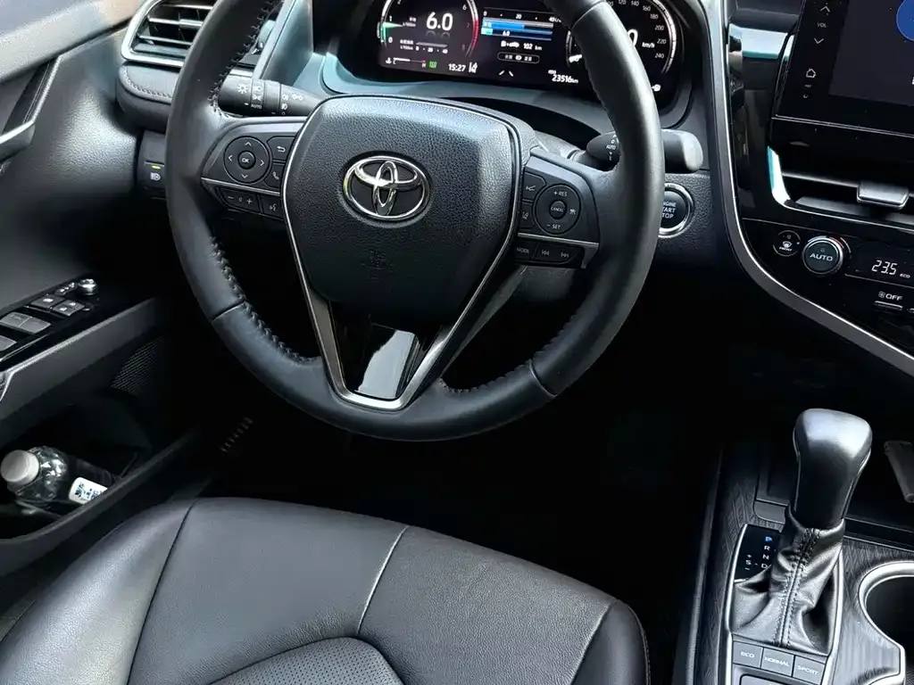Toyota Camry — фото 6