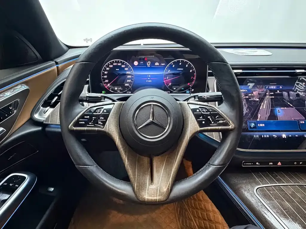 Mercedes-Benz E-Class — фото 10