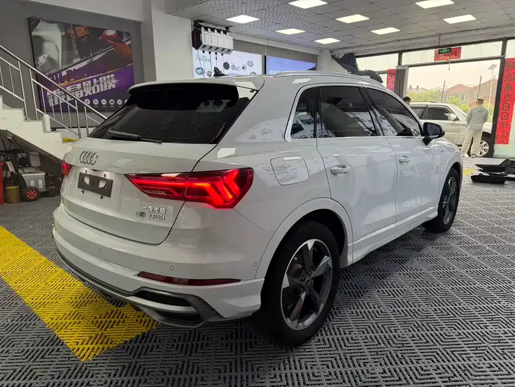 Audi Q3 — фото 10