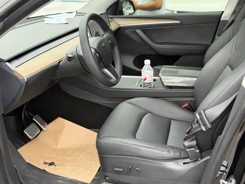 Tesla Model Y — фото 10