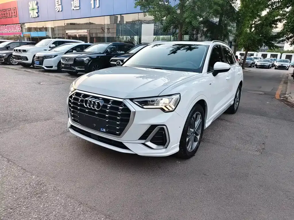 Audi Q3 — фото 1