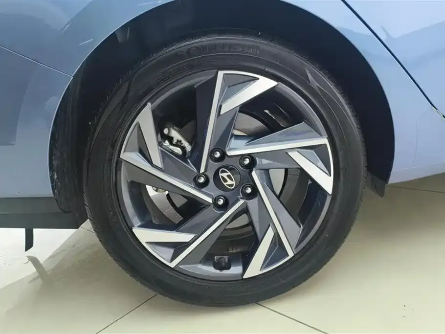 Hyundai Elantra — фото 7
