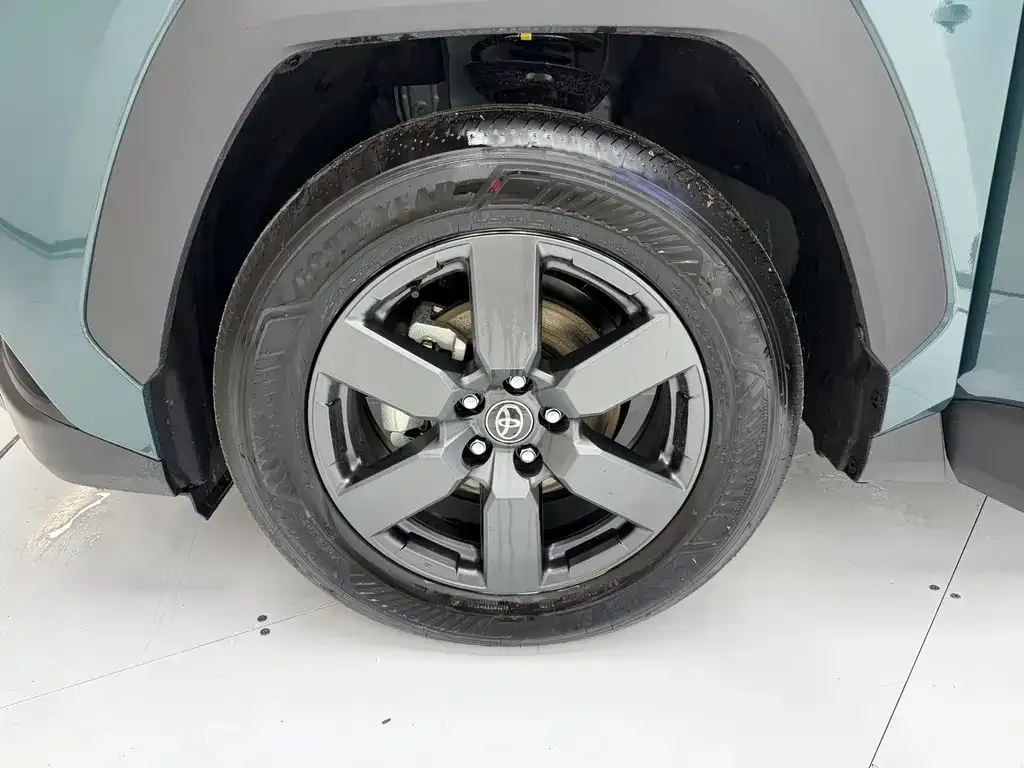Toyota RAV4 — фото 4