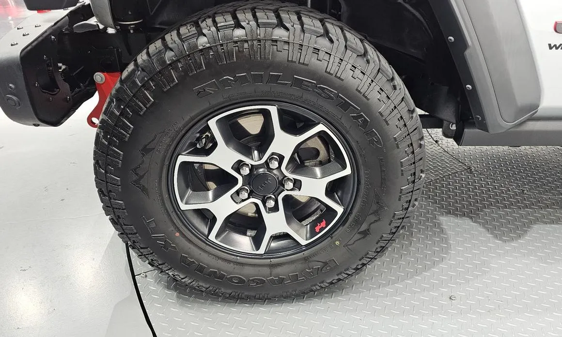 Jeep Wrangler — фото 10