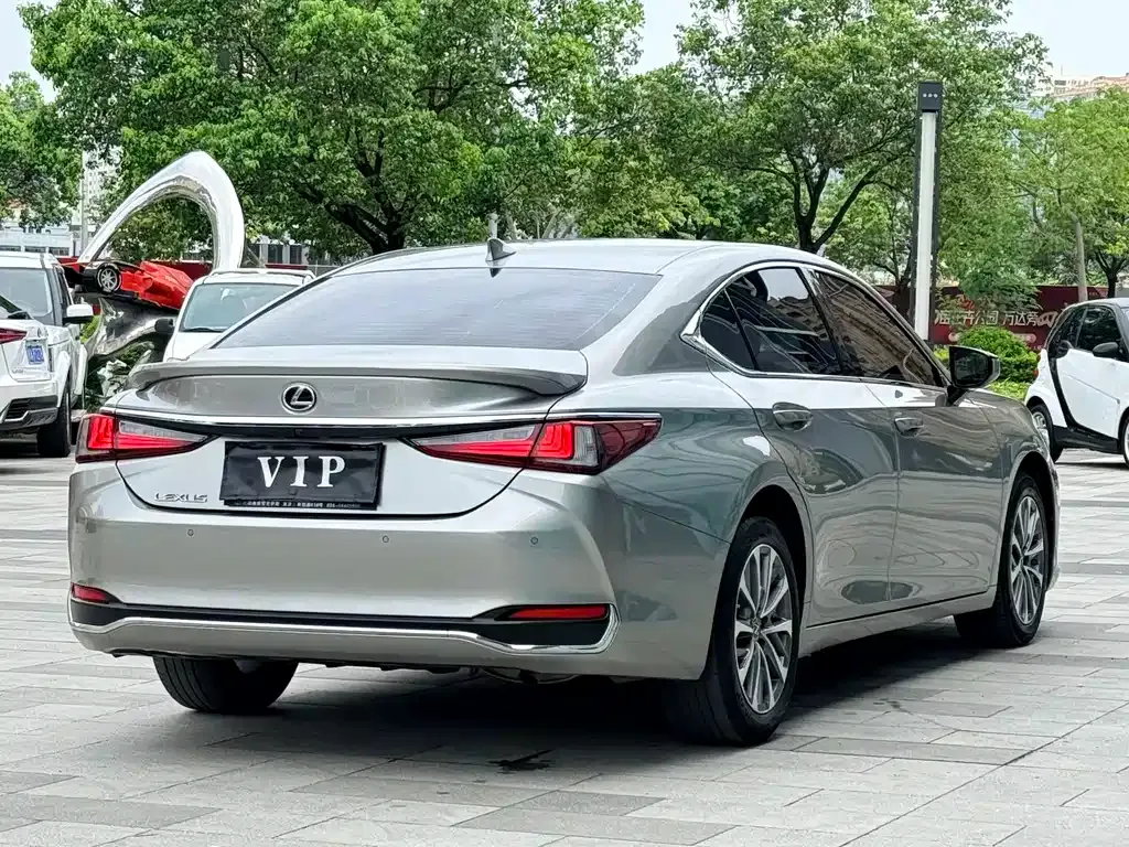 Lexus ES — фото 10