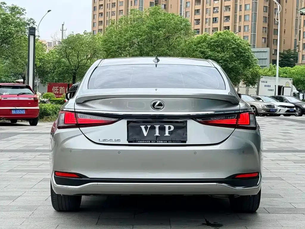Lexus ES — фото 9