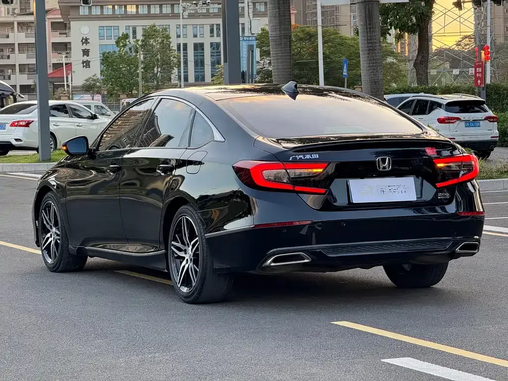 Honda Accord — фото 4