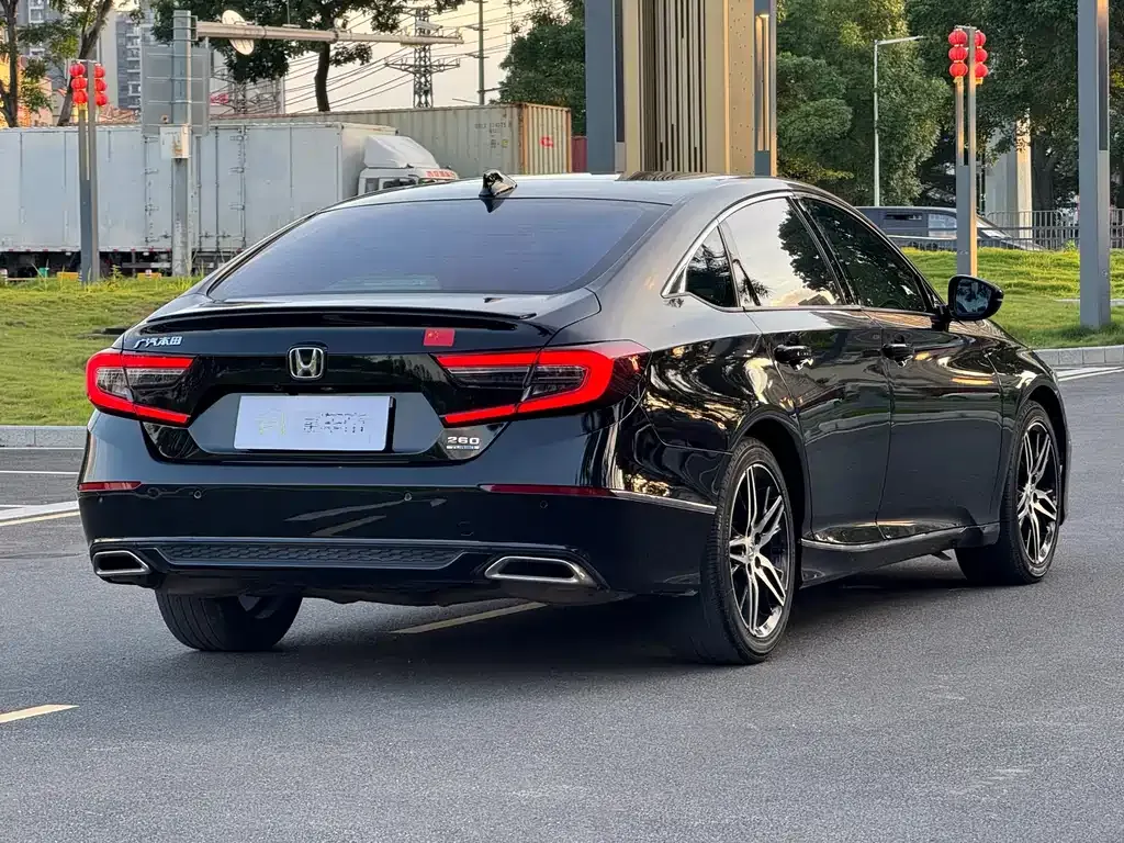 Honda Accord — фото 6