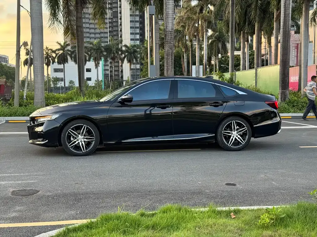 Honda Accord — фото 10