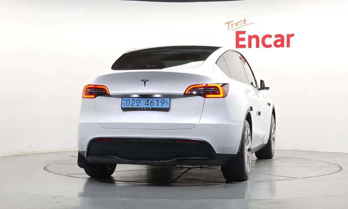 Tesla Model Y — фото 9