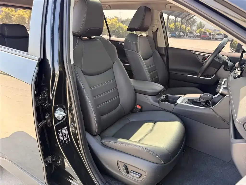Toyota RAV4 2024 из CN, фото 5