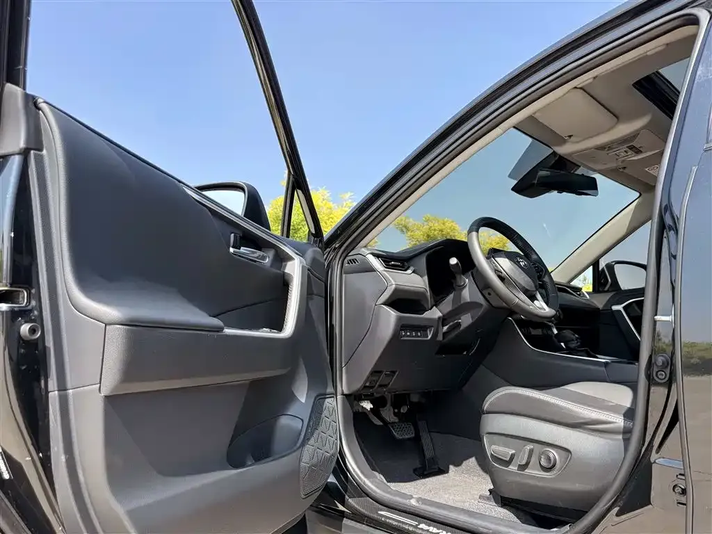 Toyota RAV4 2024 из CN, фото 2