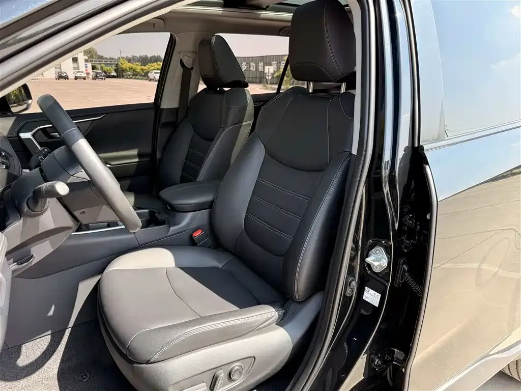 Toyota RAV4 2024 из CN, фото 3