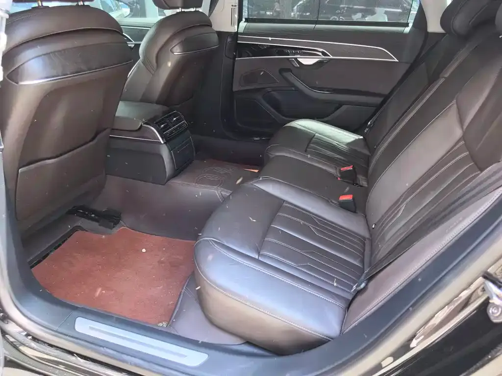 Audi A8 2023 из CN, фото 3