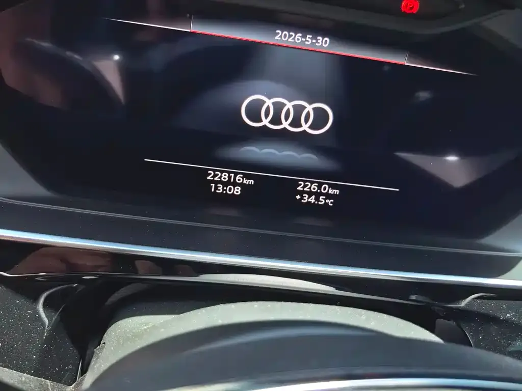 Audi A8 2023 из CN, фото 2