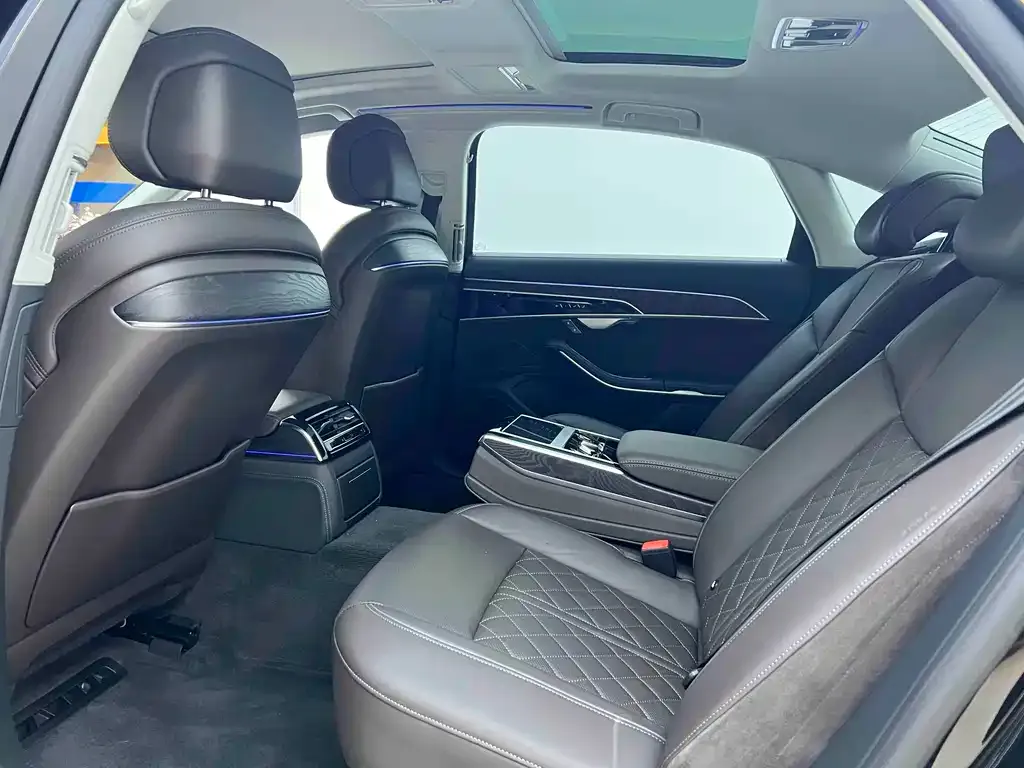 Audi A8 2023 из CN, фото 9