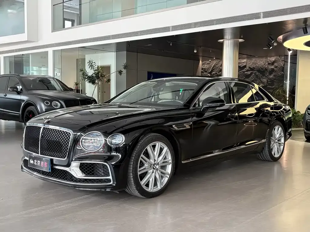 Bentley Flying Spur — фото 1