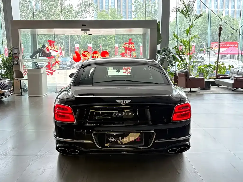 Bentley Flying Spur — фото 8