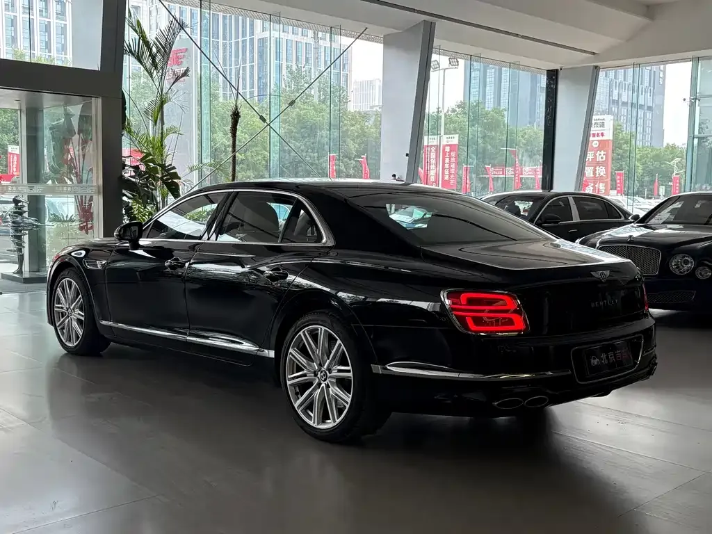 Bentley Flying Spur — фото 7