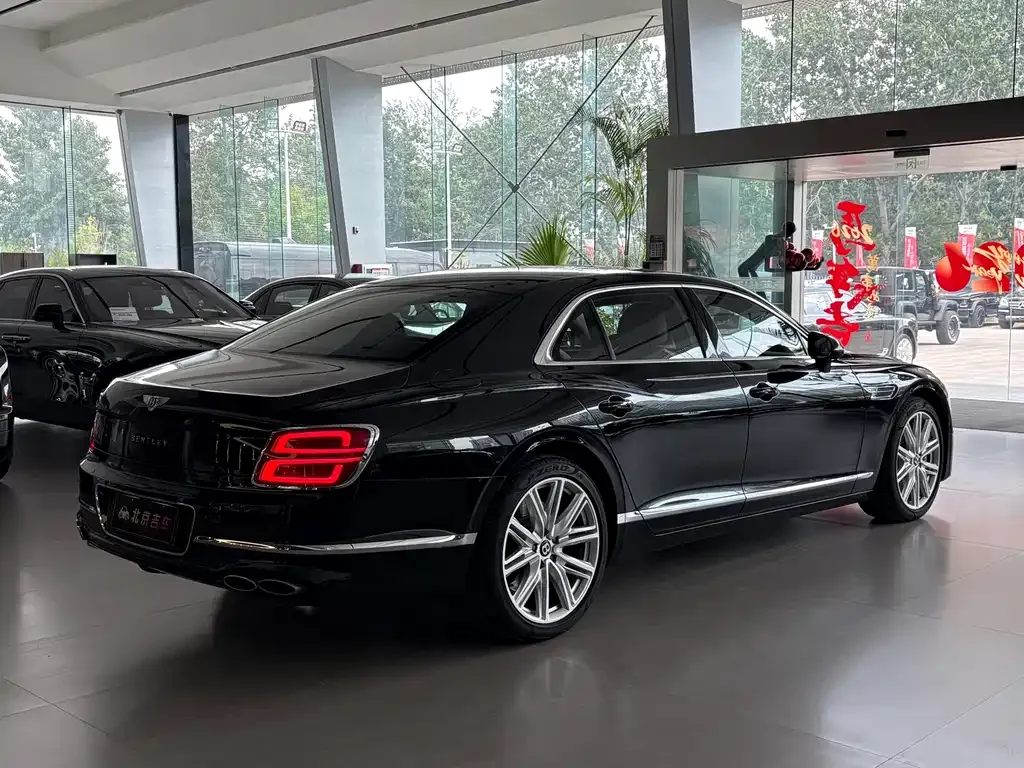 Bentley Flying Spur — фото 4