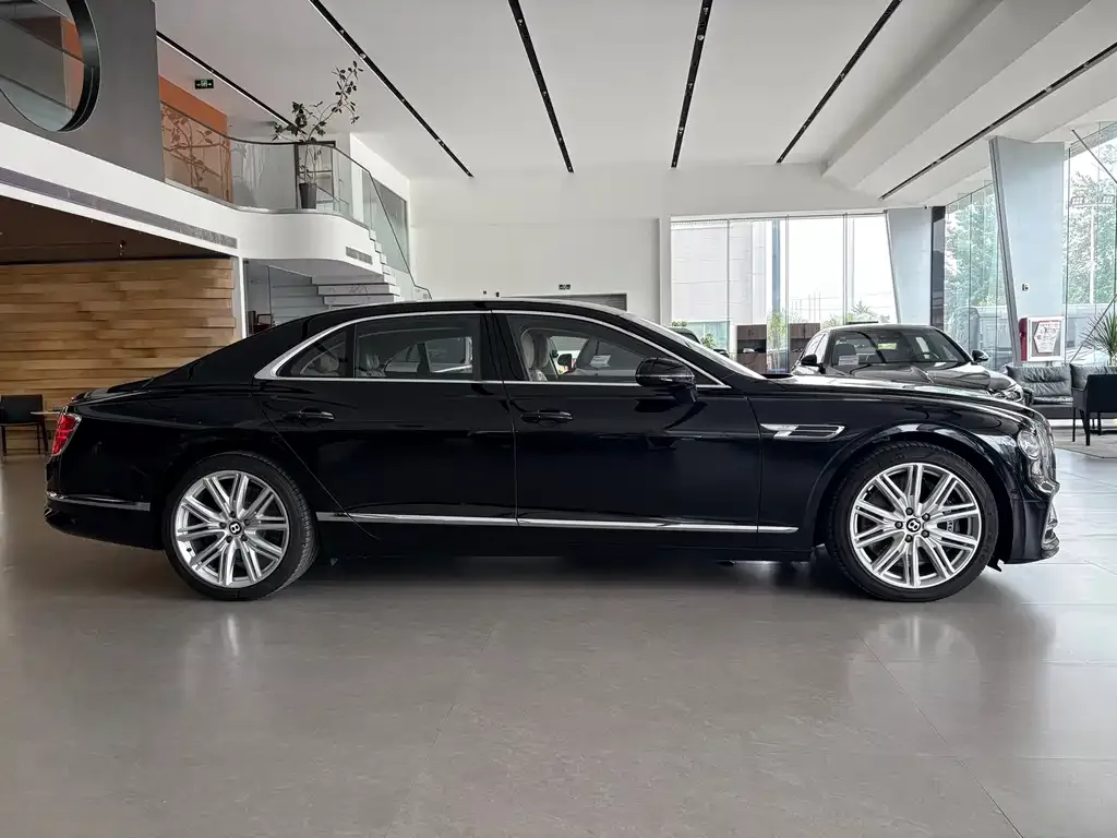 Bentley Flying Spur — фото 10
