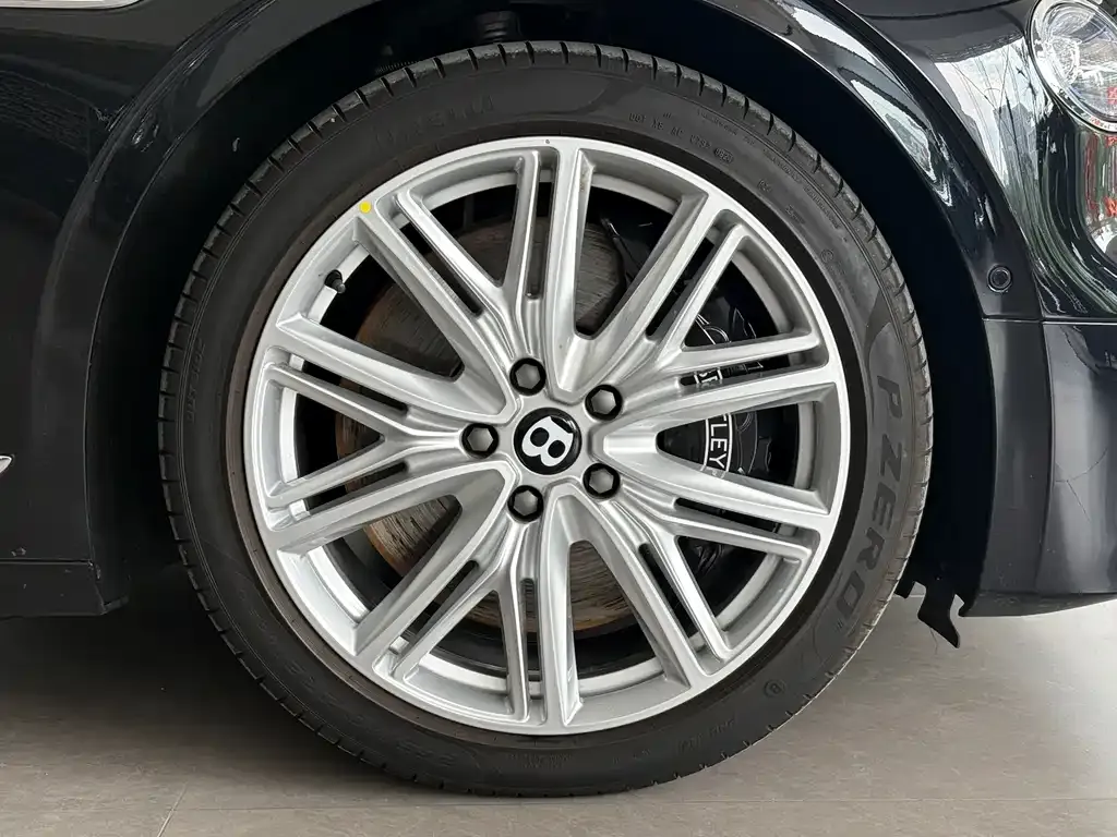 Bentley Flying Spur — фото 9