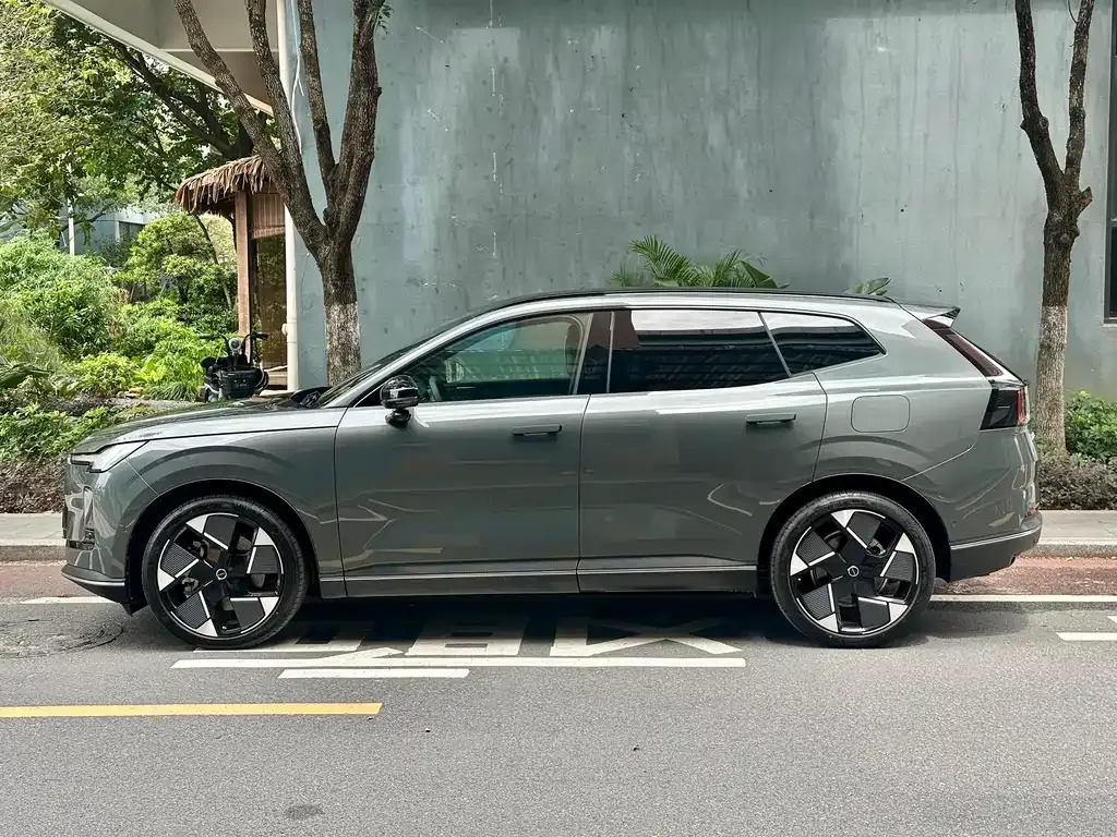 Volvo XC70 Plug-in Hybrid 2025 из CN, фото 7