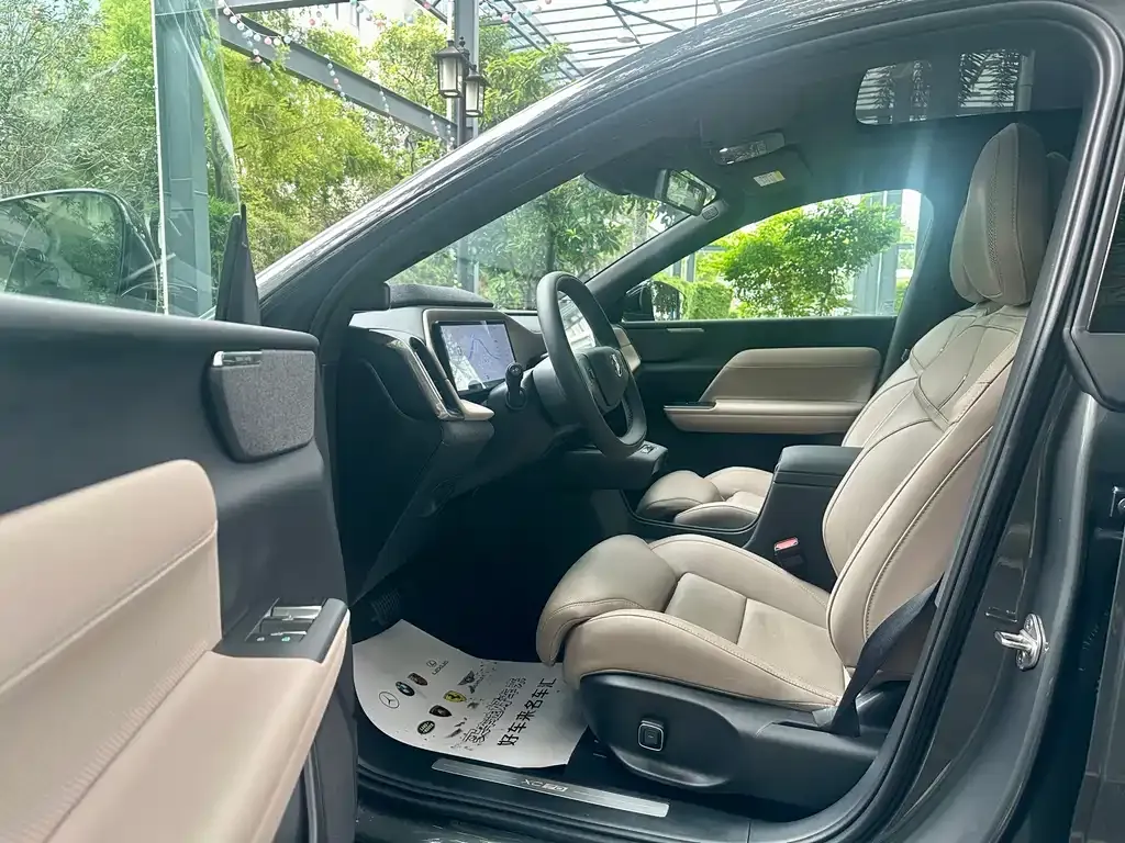 Volvo XC70 Plug-in Hybrid 2025 из CN, фото 10