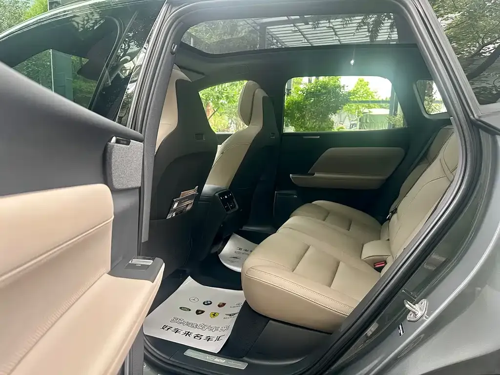 Volvo XC70 Plug-in Hybrid 2025 из CN, фото 2
