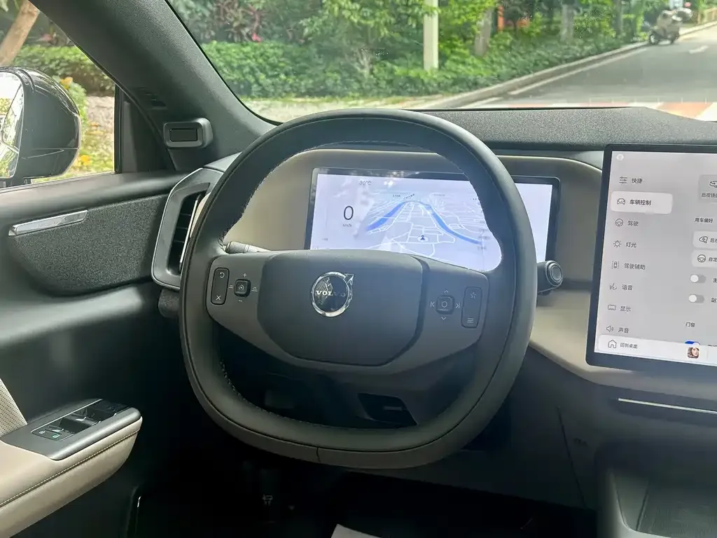 Volvo XC70 Plug-in Hybrid 2025 из CN, фото 4