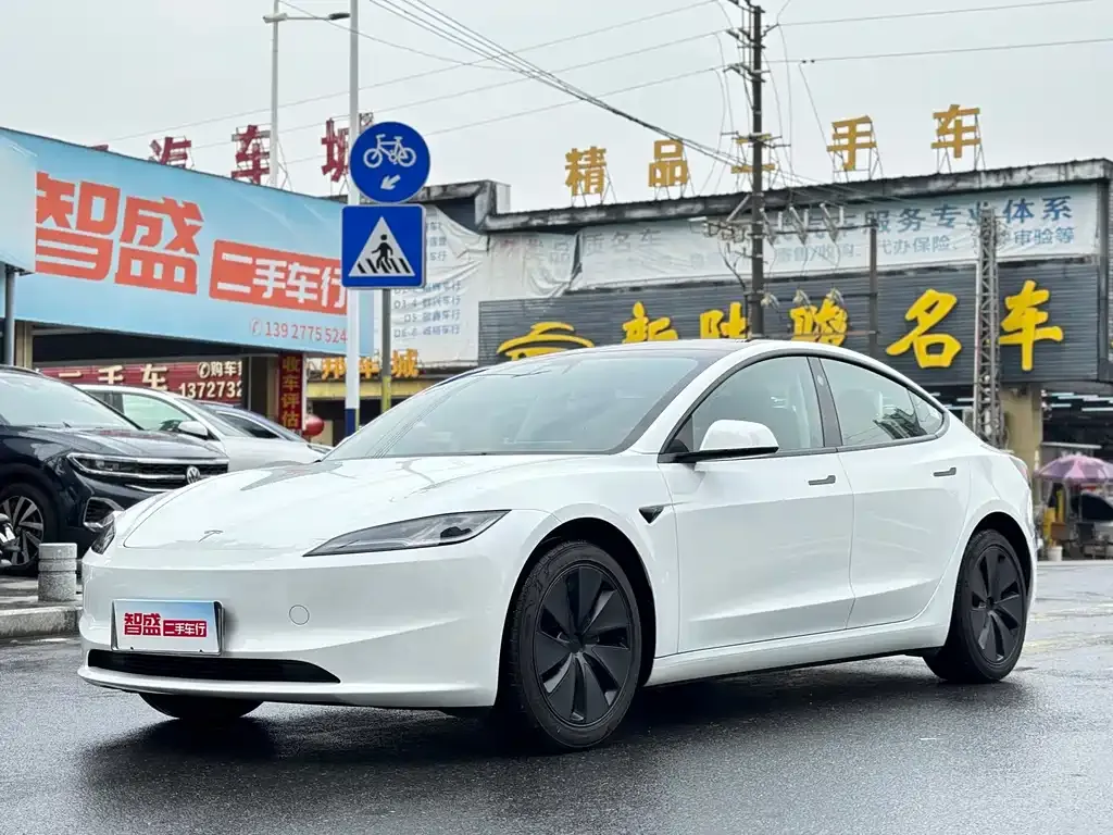 Tesla Model 3 — фото 1