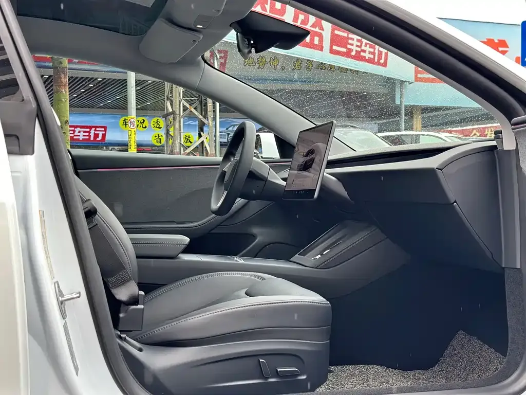 Tesla Model 3 — фото 4