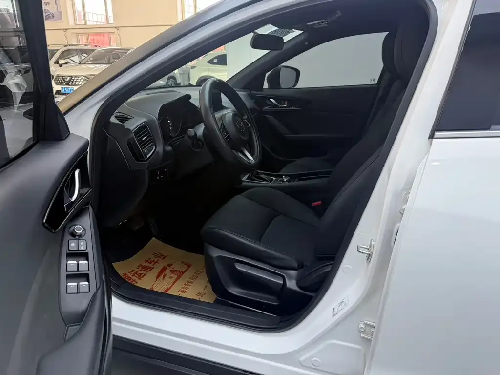 Mazda CX-4 — фото 10