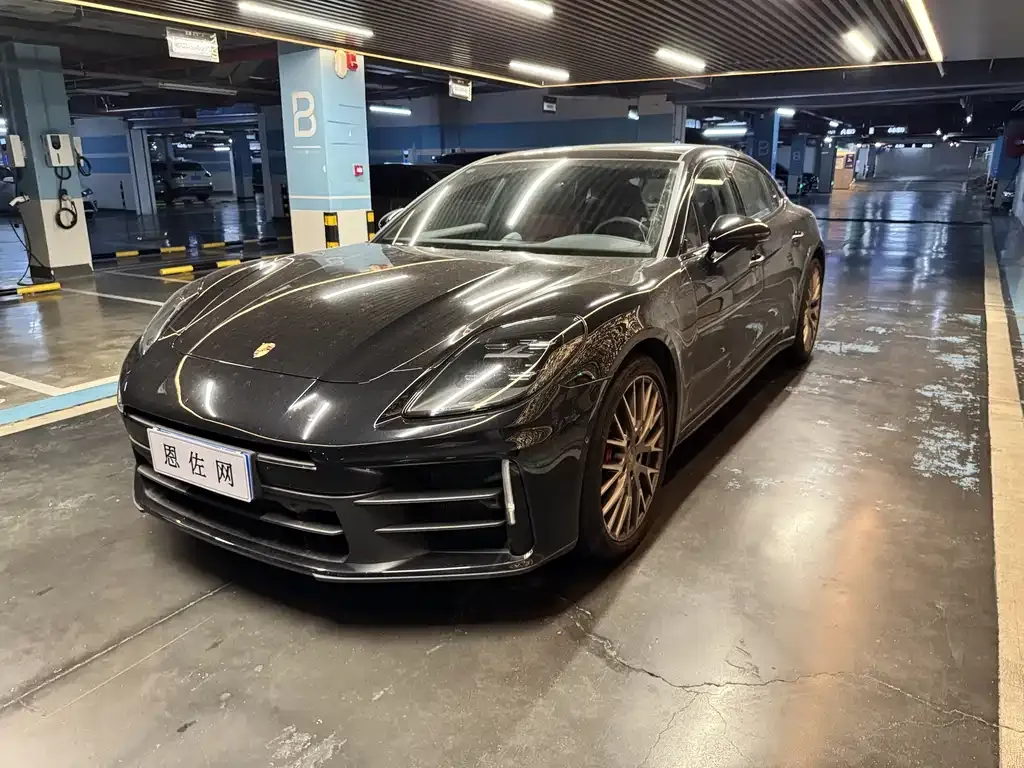 Porsche Panamera — фото 1