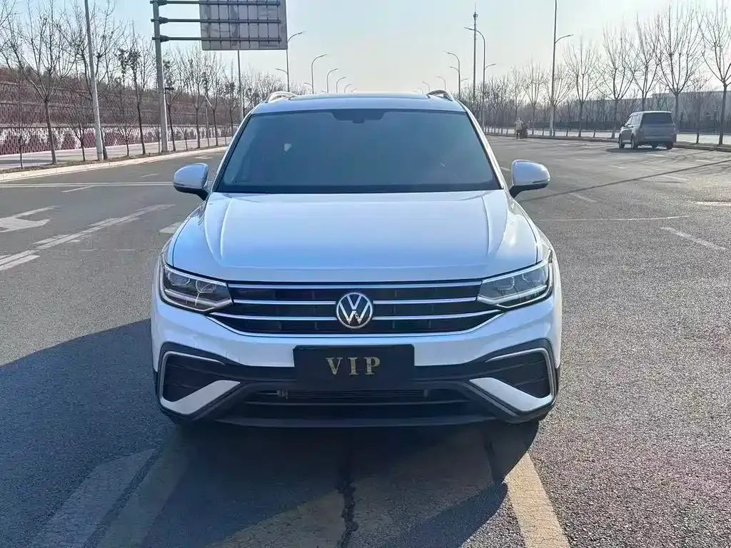 Volkswagen Tiguan L — фото 6