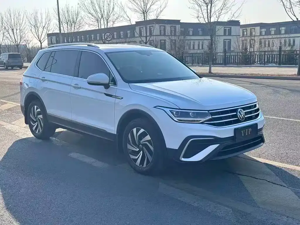 Volkswagen Tiguan L — фото 9