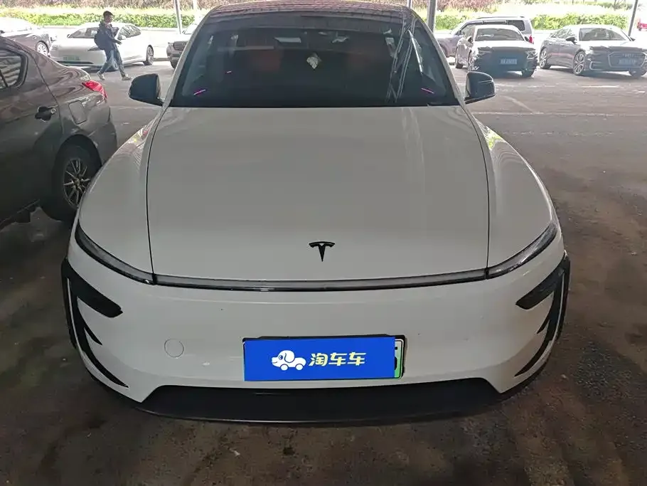 Tesla Model Y — фото 10