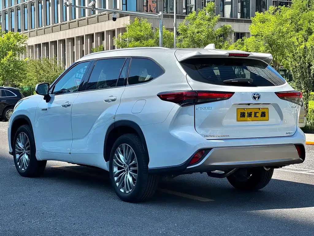 Toyota Highlander — фото 5