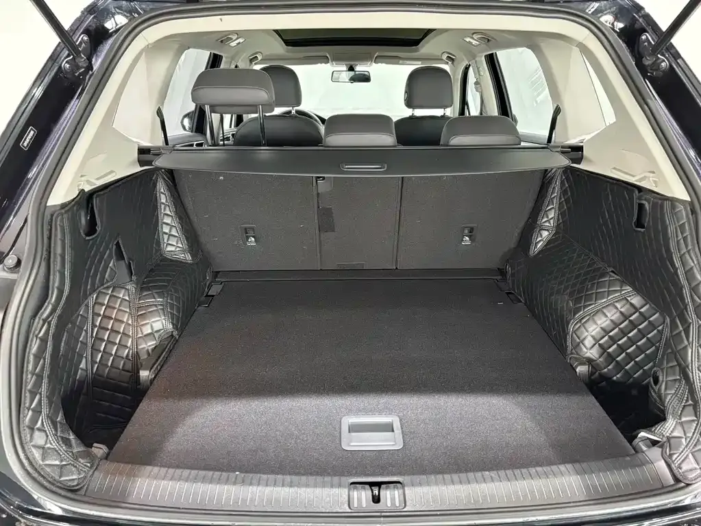 Volkswagen Tiguan L — фото 4