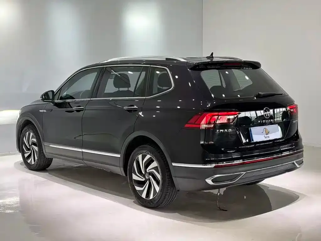 Volkswagen Tiguan L — фото 10