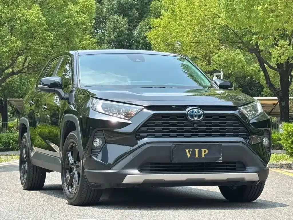 Toyota RAV4 — фото 8