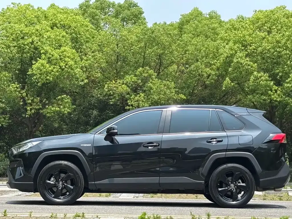 Toyota RAV4 — фото 6